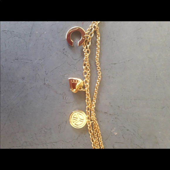 Beautiful coach golden colour necklace . - Picture 9 of 12